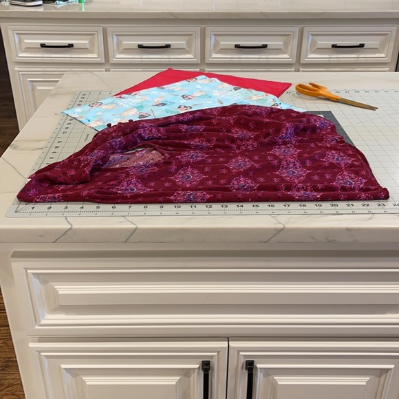 Magnolia Grace Sleeveless Blouse - Picture 6 of 7